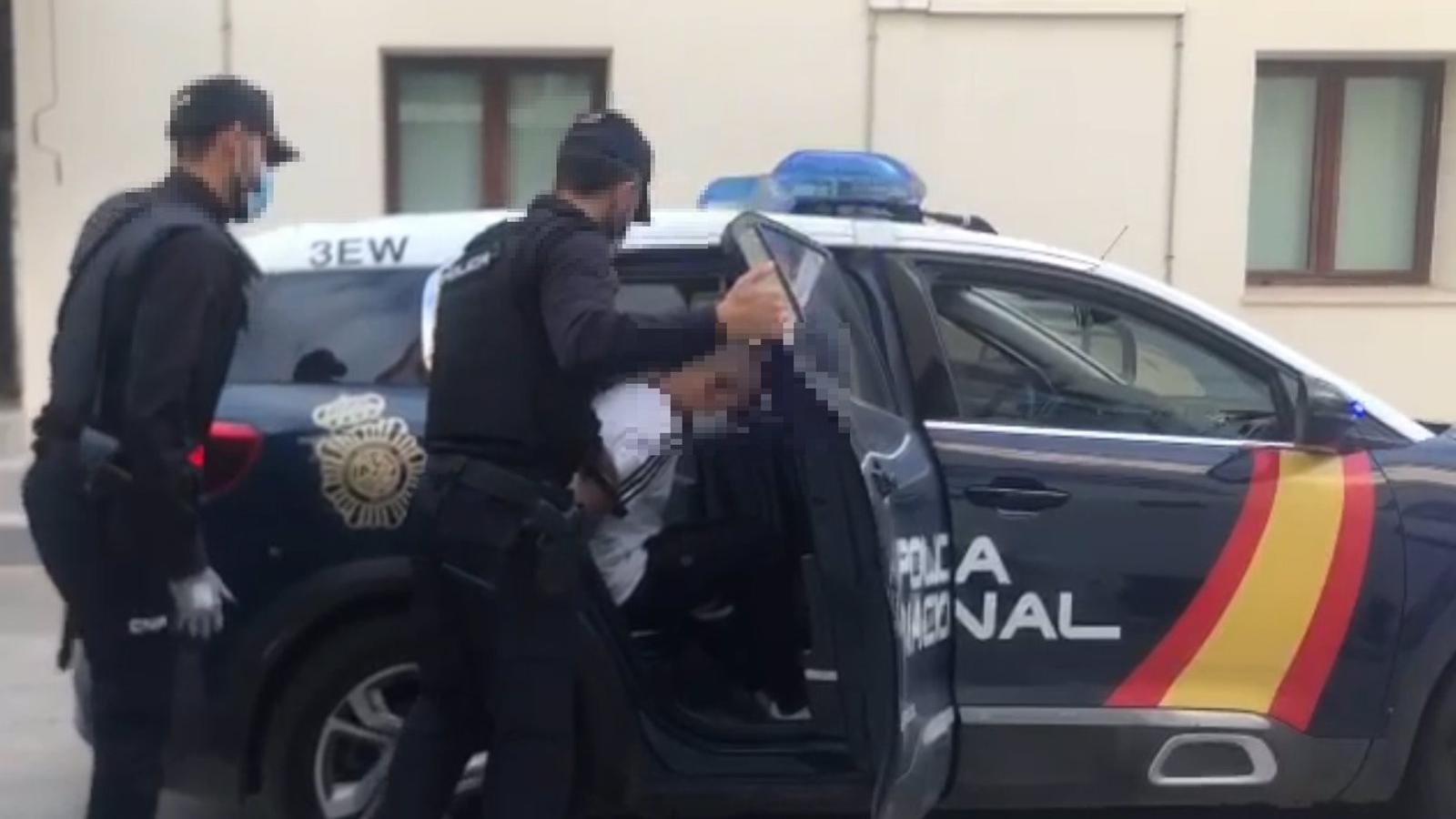 Detenido un hombre que atracaba farmacias en Chamberí intimidando a las empleadas con un punzón