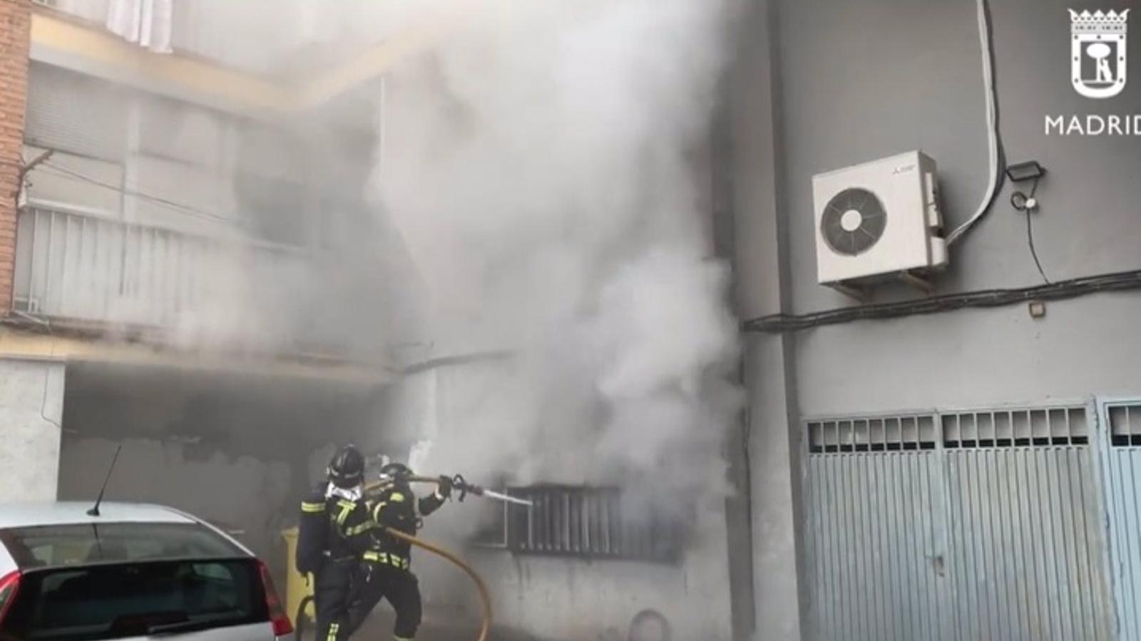 Dos heridos leves tras una deflagración en los trasteros de unos edificios en Canillejas