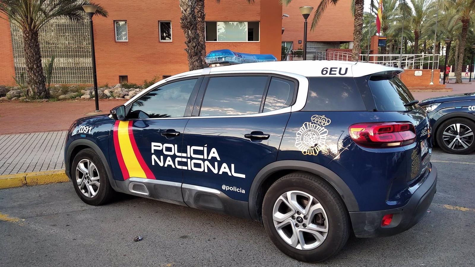 Policía abate a un joven que amenazaba a su madre con un cuchillo en Puente de Vallecas