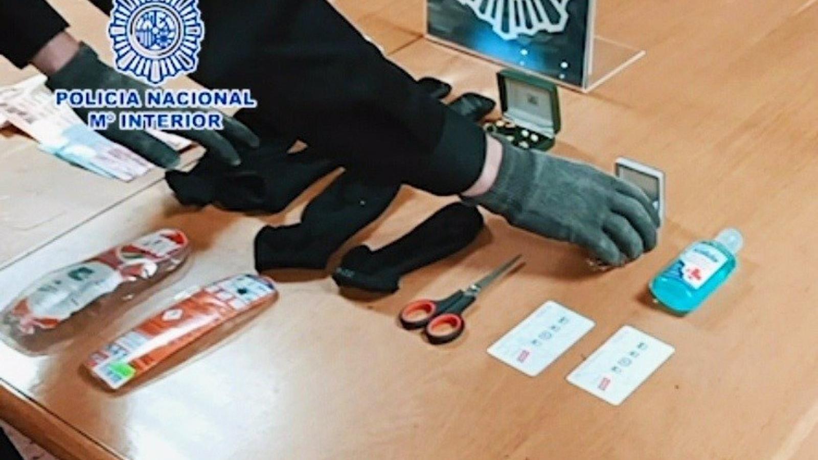 Detenidas por robar joyas y dinero en viviendas de Chamberí