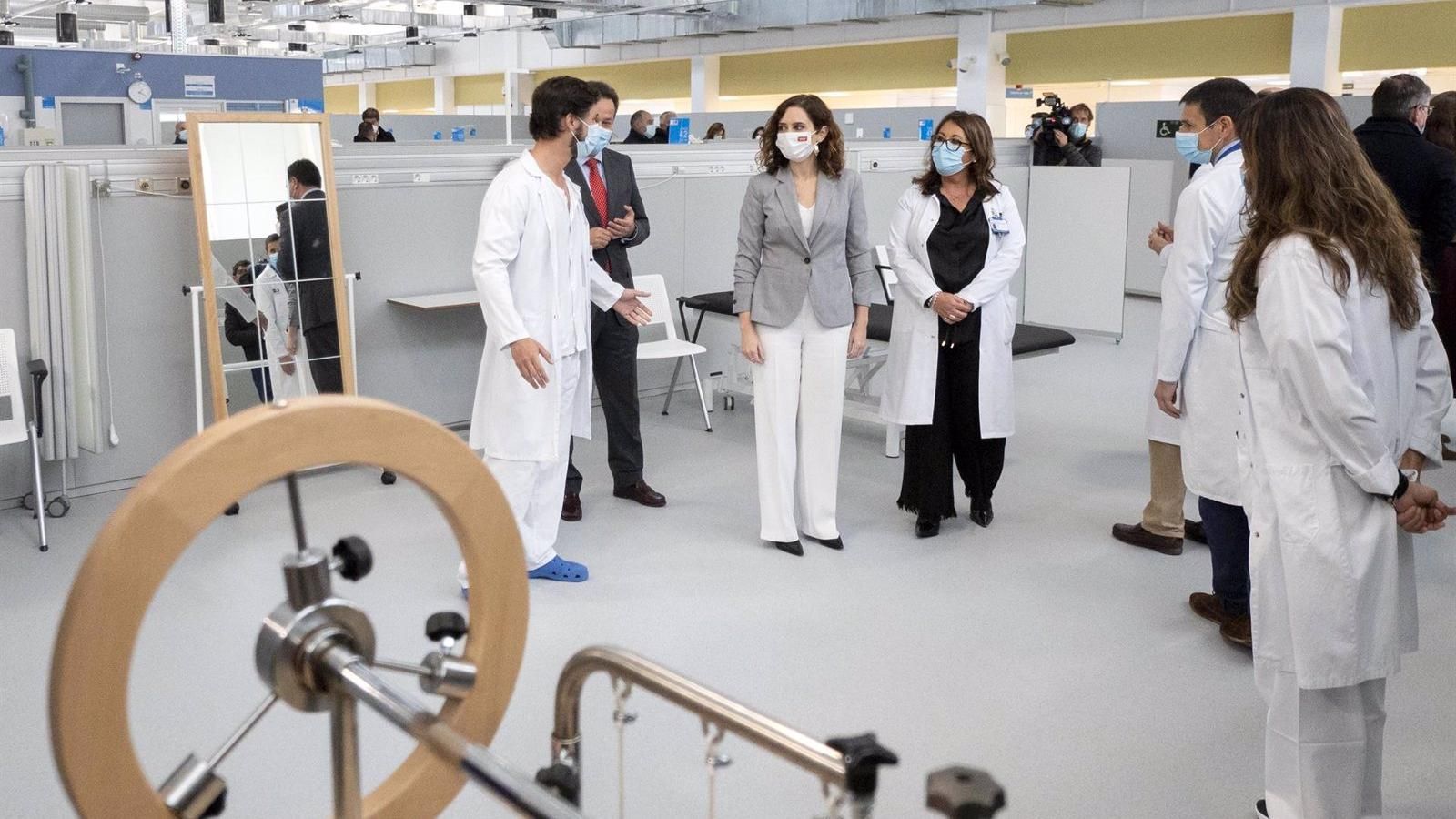 Serrano: "Hay más de 8.000 razones por las que celebrar el Zendal, una por cada vida que se ha salvado allí"