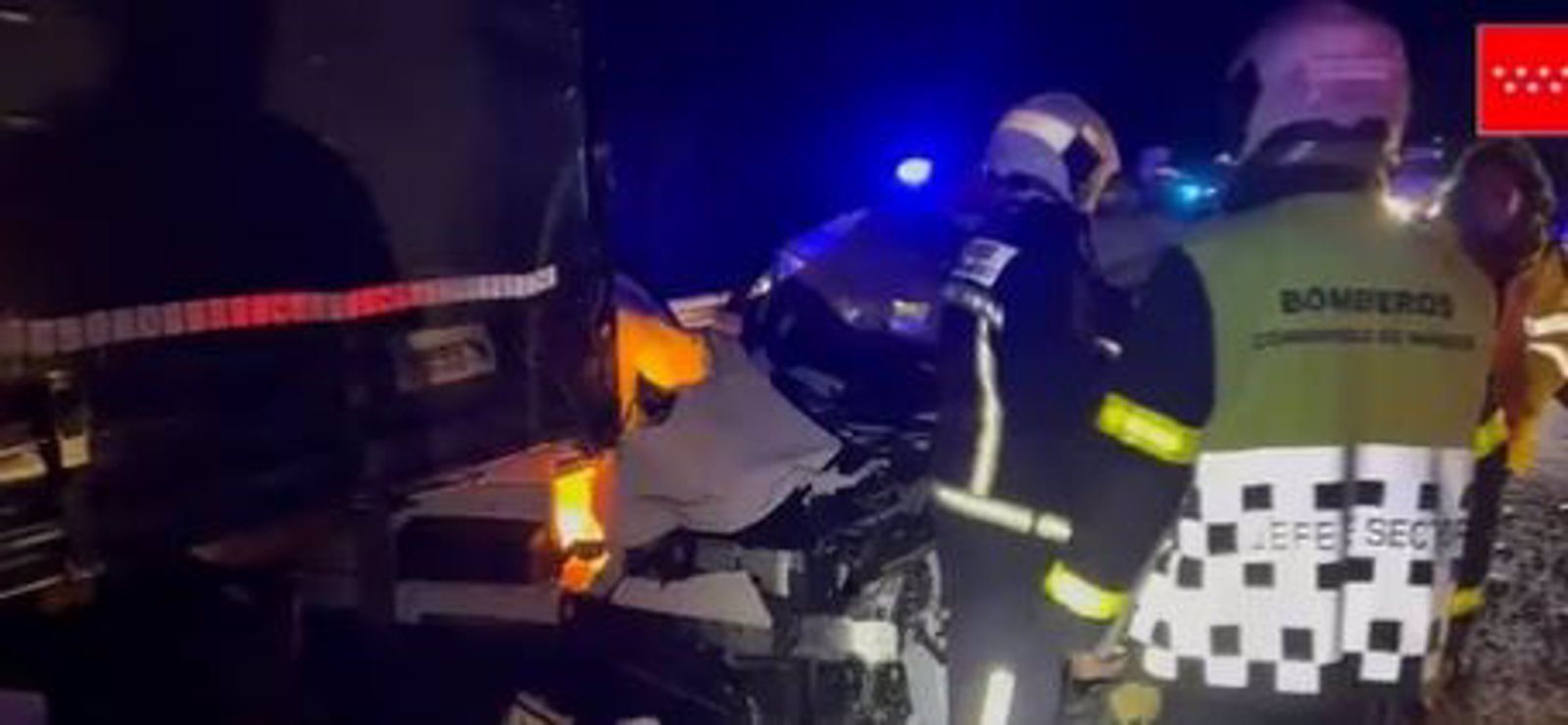 Un accidente múltiple con ocho turismos y dos camiones implicados en la A-1 deja a un herido muy grave