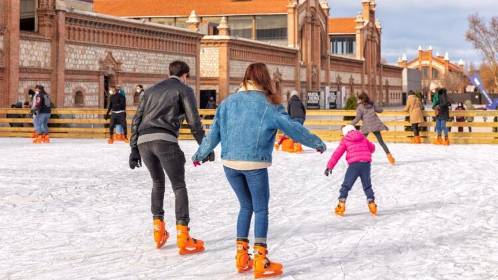 Matadero abre su pista de hielo y la del Palacio de Cibeles lo hará el día 17