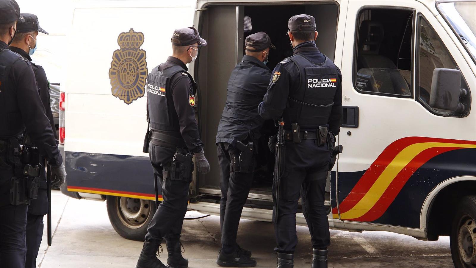 Detenido un hombre que asaltaba con mataleón a mujeres mayores en Villaverde para robarle lo que llevaran