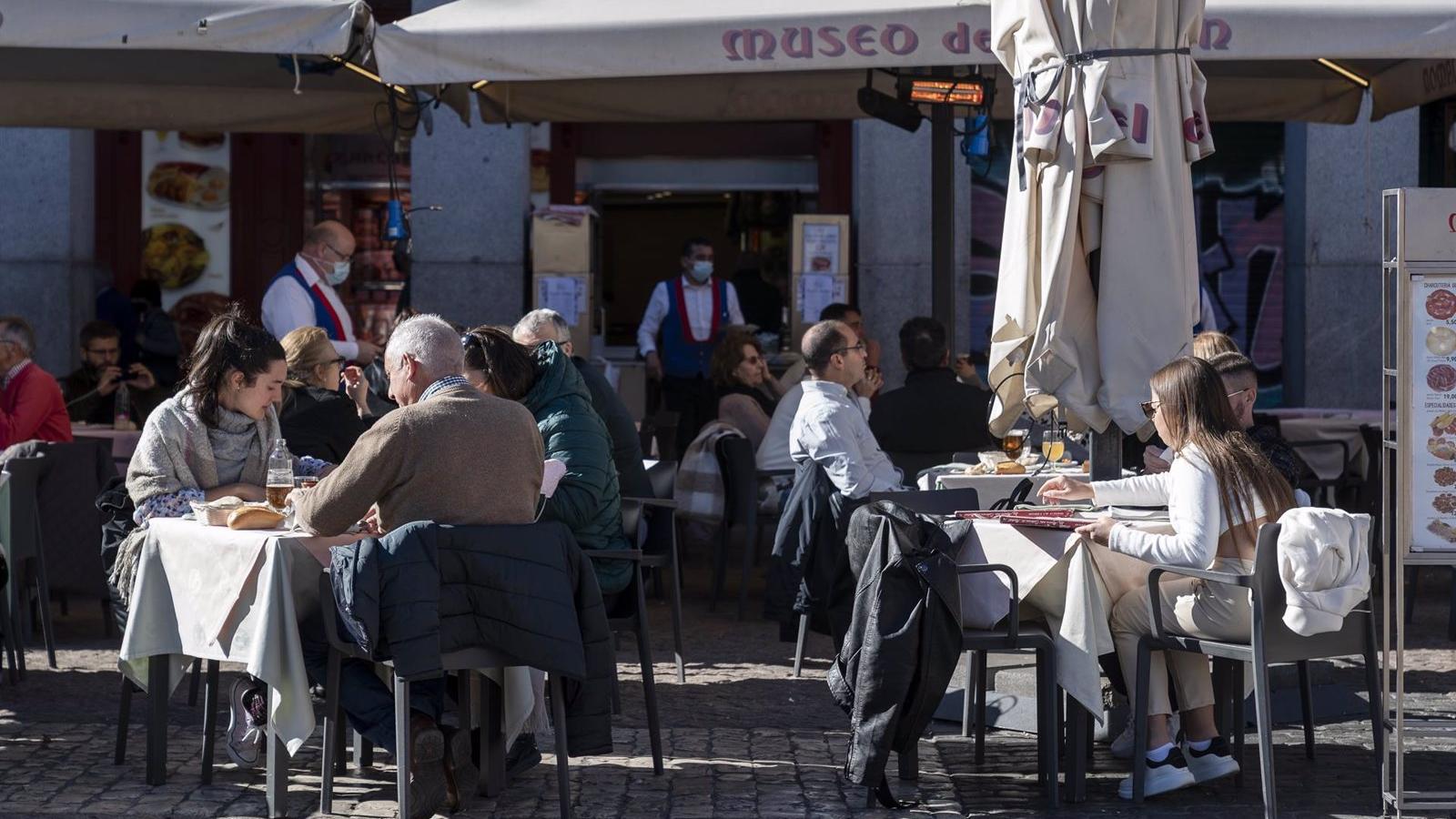 Los hosteleros madrileños registran este puente ingresos superiores a los previstos