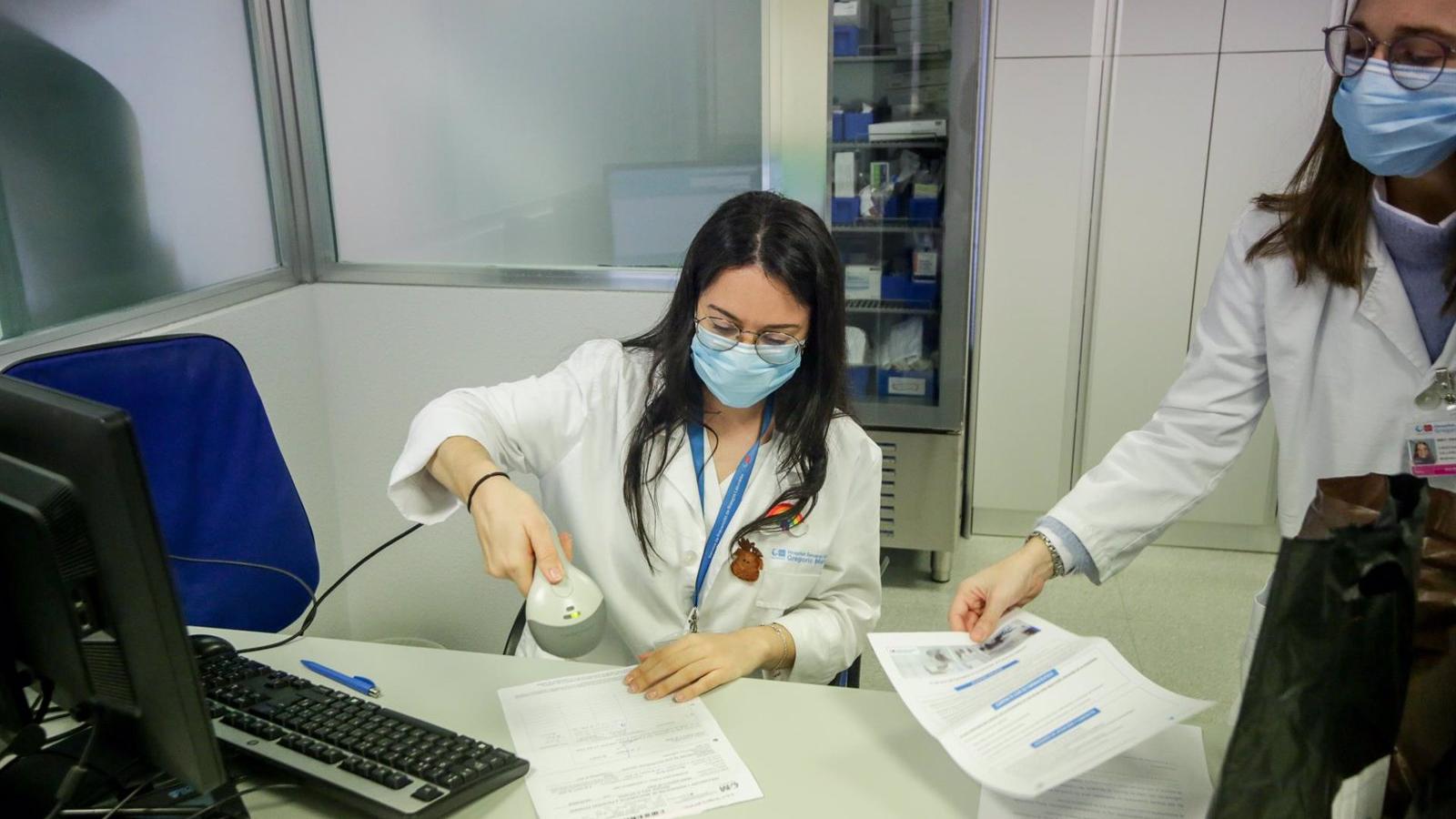 La Comunidad pone en marcha un programa para que los farmacéuticos de Atención Primaria resuelvan dudas por teléfono