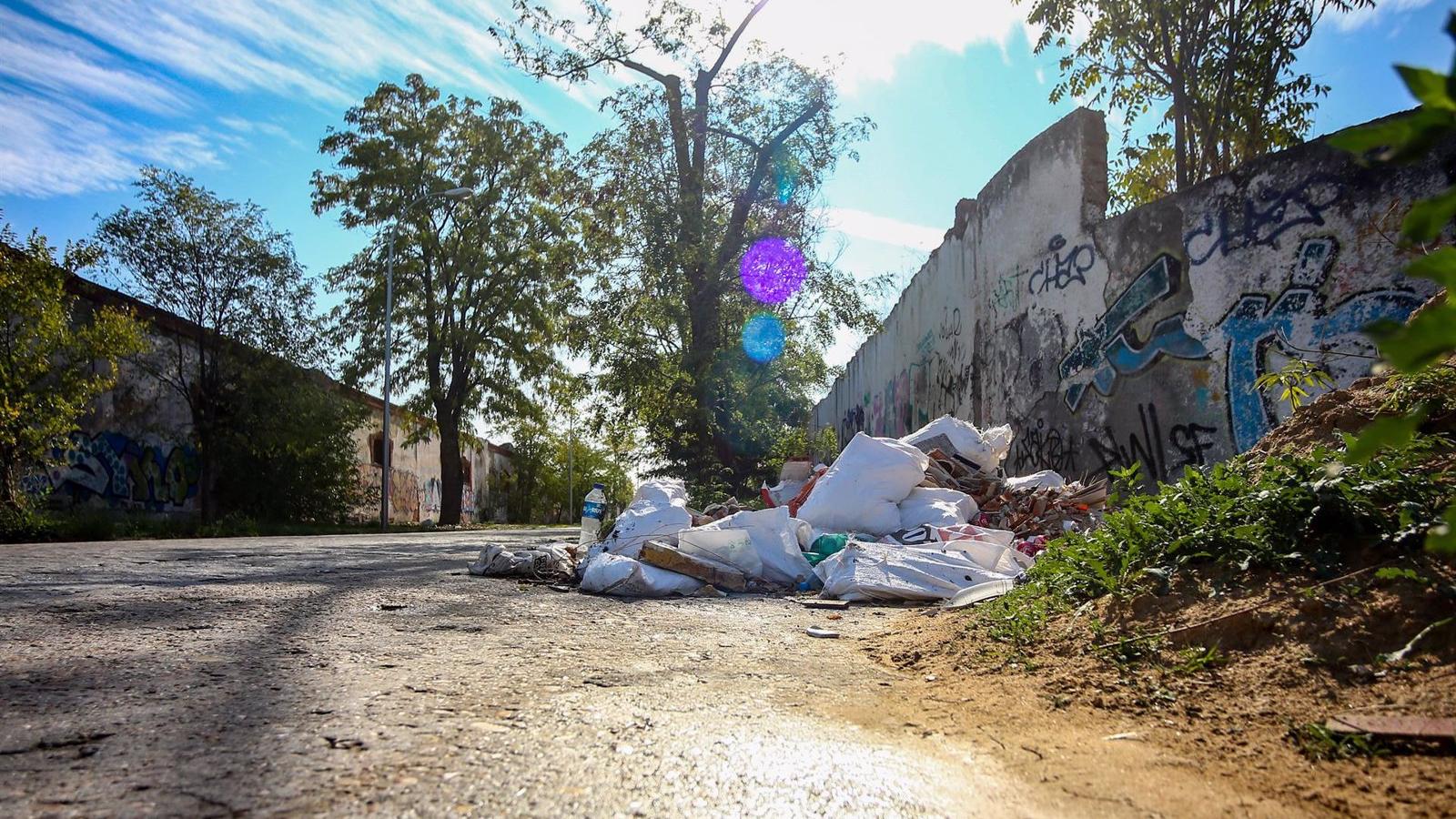 El Ayuntamiento de Madrid refuerza la recogida de muebles en la calle con un nuevo servicio gratuito un día al mes en cada barrio