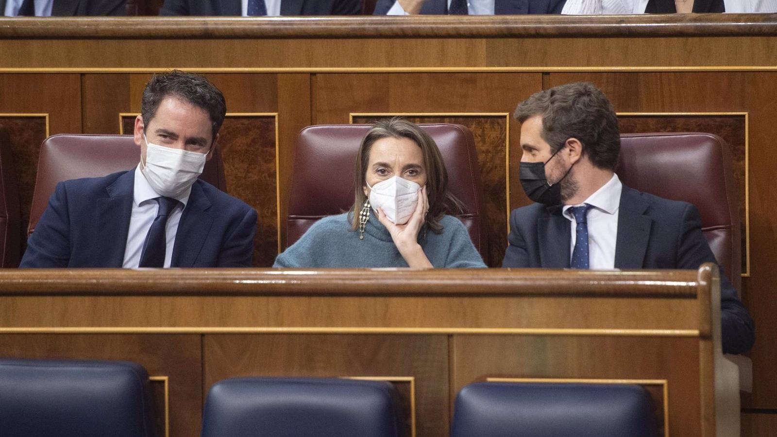 Casado censura que Sánchez "engañe" a la gente con la luz