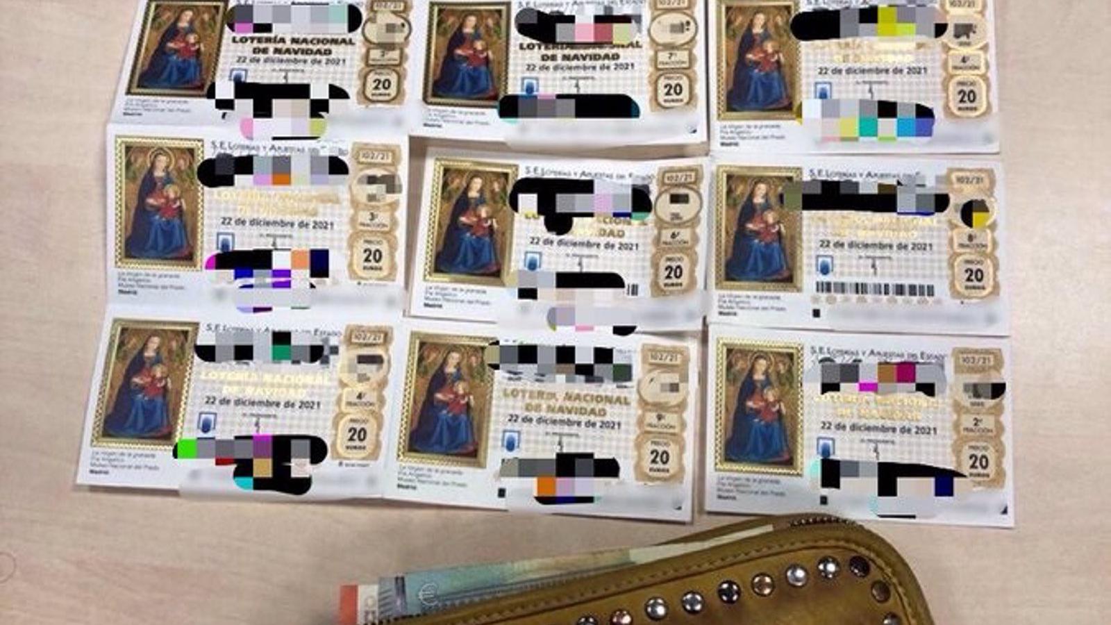 Localizada la persona que extravió en Alcorcón una cartera con dinero en efectivo y doce décimos de Lotería de Navidad en