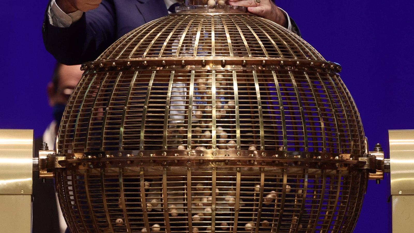 92.052, primer quinto premio del Sorteo de Navidad, reparte un pellizco en Doña Manolita