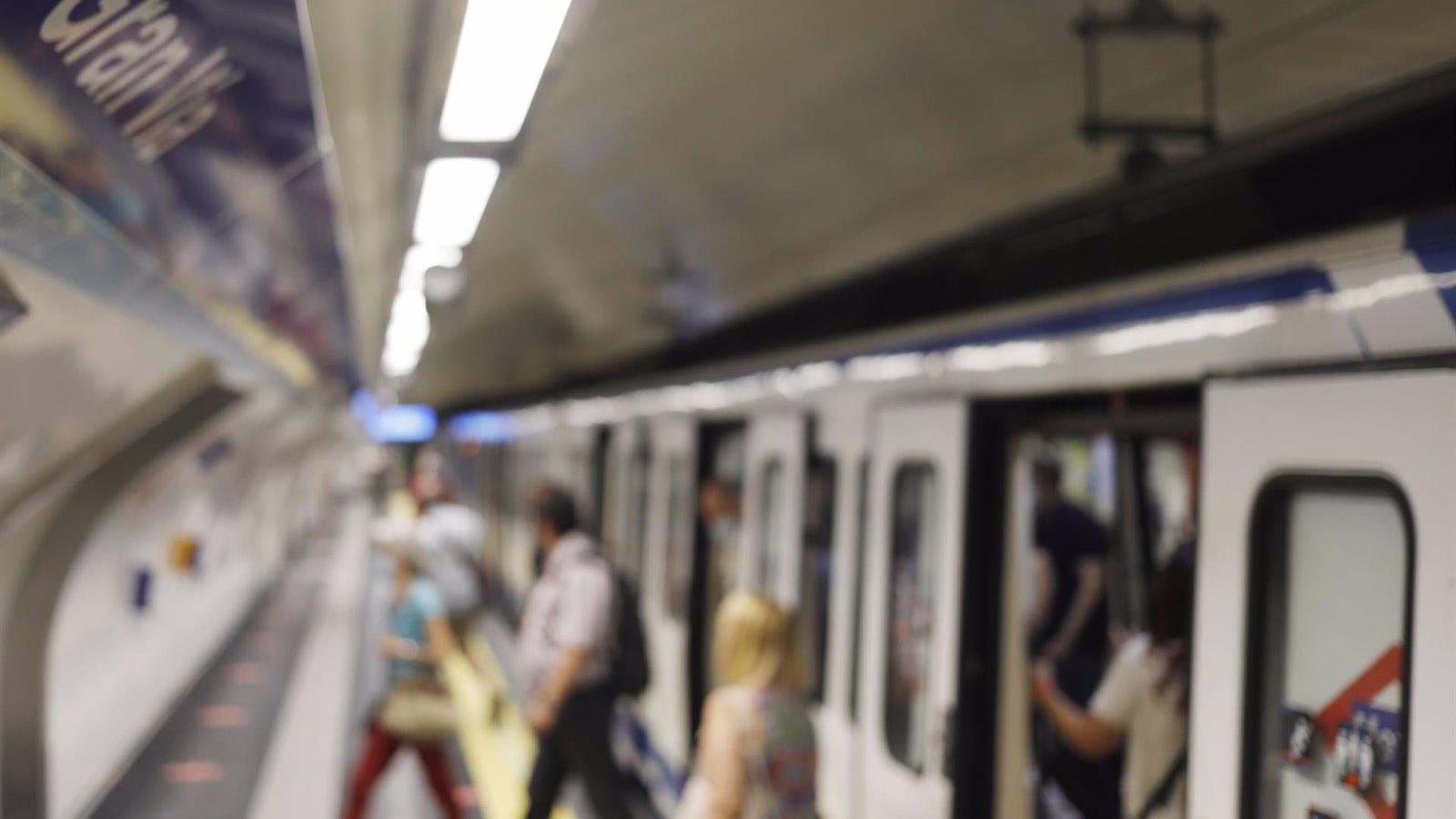 Condenado un pedófilo a 40 años de cárcel por grabar partes íntimas a 555 mujeres jóvenes en el metro