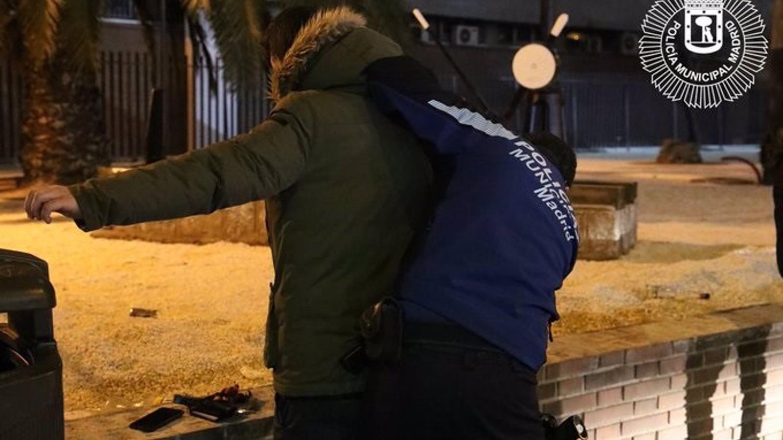 Detenido por robo con violencia un hombre que suplantaba la identidad de otra persona