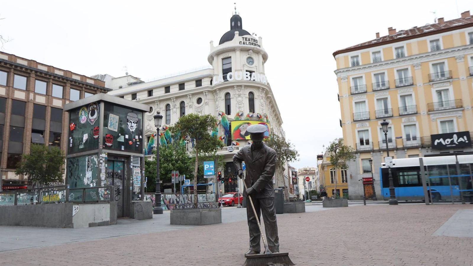 Detenido un hombre por pegar a una prostituta y amenazar con un cuchillo a su novio en plaza Jacinto Benavente