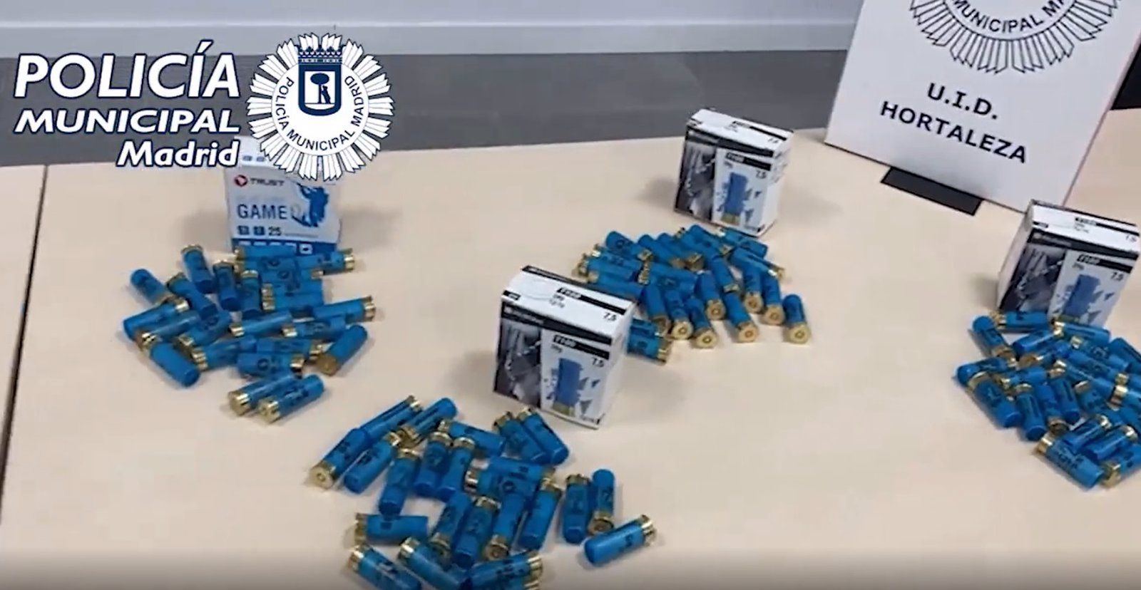 La Policía Municipal requisa 265 cartuchos esparcidos en un coche sin medidas de seguridad
