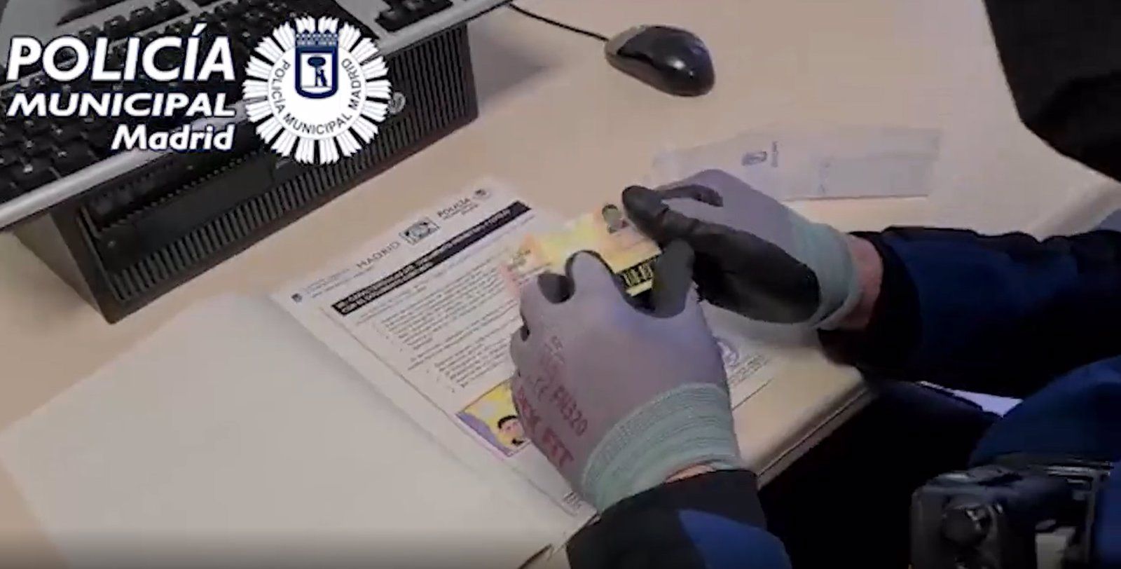 Detenido un conductor con un carné falsificado que llevaba un bebé sin sistema de retención