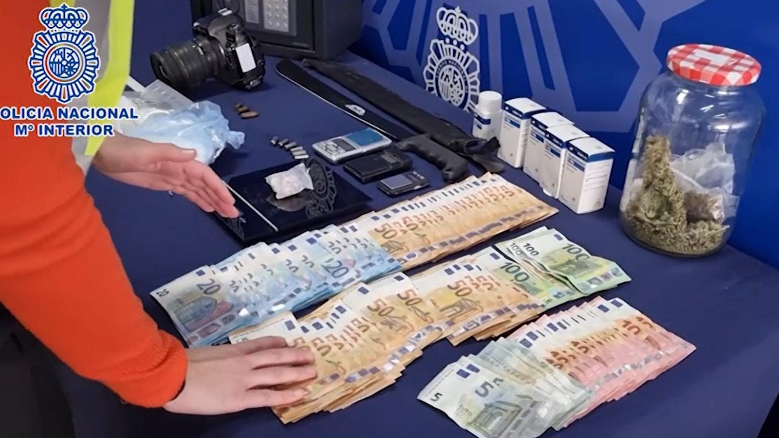 Liberadas 10 chicas y 37 detenidos de un grupo que explotaba sexualmente a menores y las forzaba a vender droga