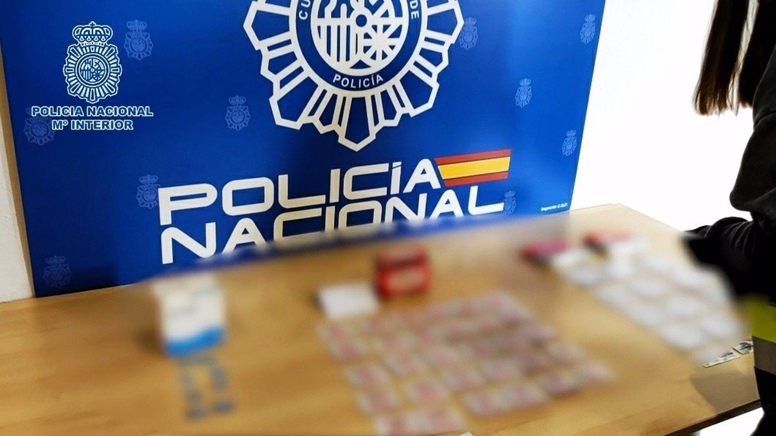 Requisan más de 100 pastillas potenciadoras sexuales en un pub de Atocha y detienen a su dueña