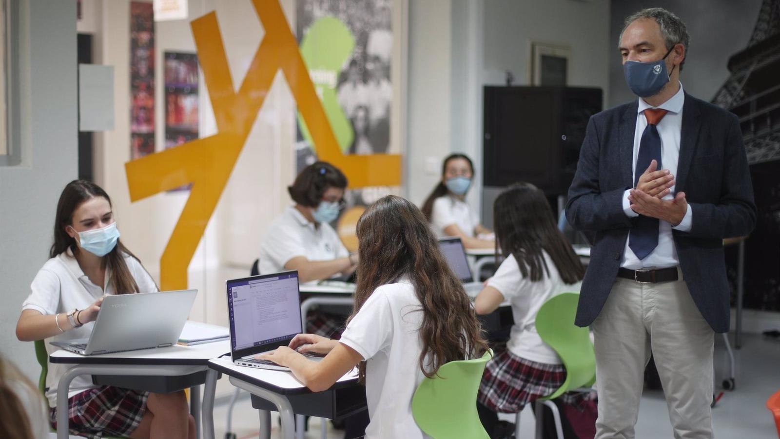 Más de 1,2 millones de alumnos madrileños regresan a clase con el nuevo protocolo de cuarentenas