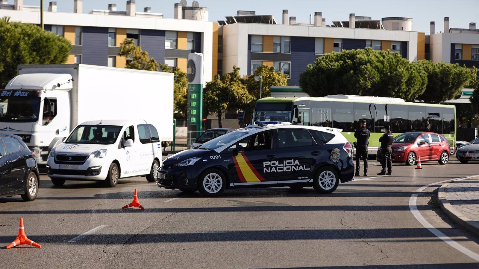 Dos detenidos por simular ser comerciales de una empresa de libros por estafar a personas mayores en Móstoles