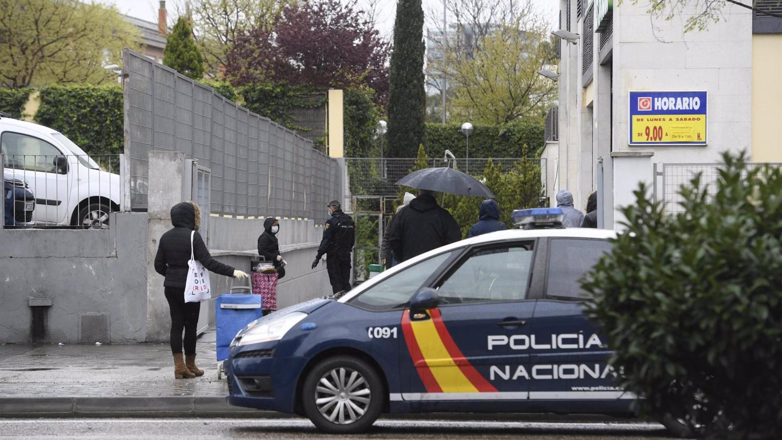 Cuatro adolescentes detenidos por asaltar a una pareja, hiriendo a una chica, en una calle de Usera