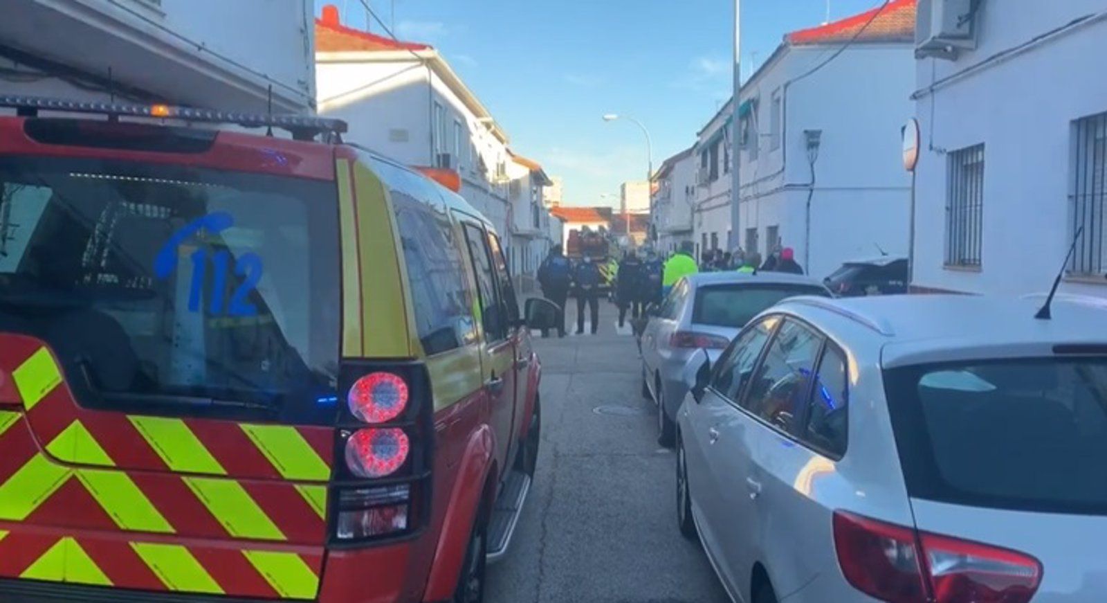 Rescatan a una mujer intoxicada y atienden a otros nueve más leves en un incendio en un edificio de Lucero