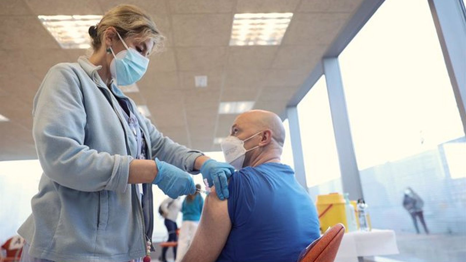 Comienza la administración de la tercera dosis a los madrileños de entre 40 y 44 años