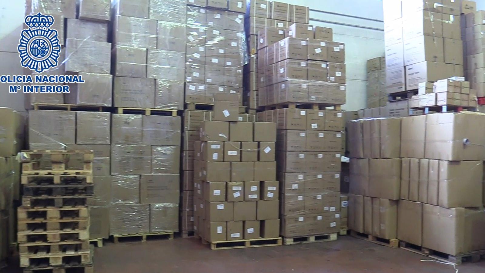 La Policía confisca en Cobo Calleja y Pinto más de 180.000 test de antígenos sin los permisos oportunos