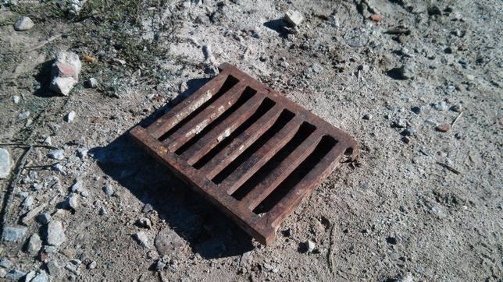 Denuncian el robo de más de 50 tapas de alcantarilla en el municipio de Valdelaguna