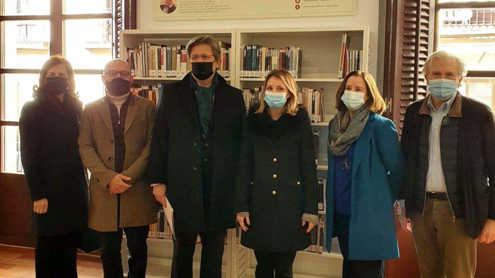 El Ayuntamiento de Madrid recibe un fondo literario del Centro Sefarad-Israel para la Biblioteca Iván de Vargas