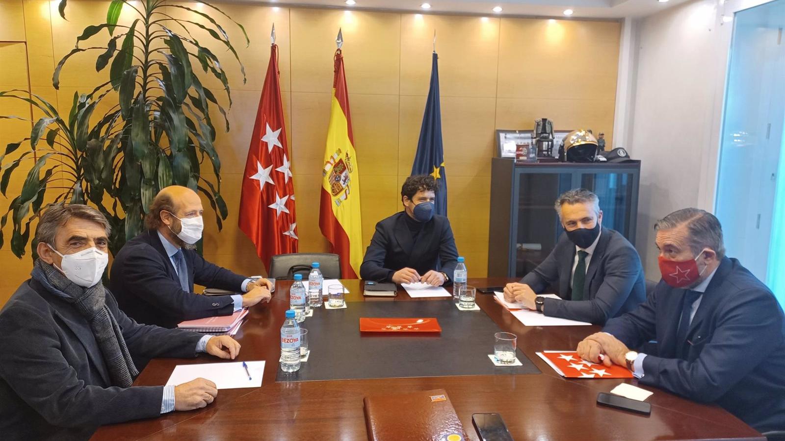 La Comunidad estudiará nuevas medidas para reforzar la tauromaquia en colaboración con la Fundación Toro de Lidia