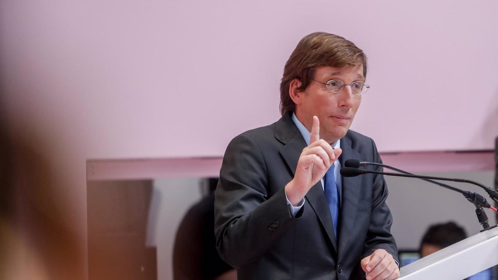 Martínez-Almeida y Villacís trasladan el "cariño de Madrid" a los familiares de las víctimas de la explosión de Puerta de Toledo
