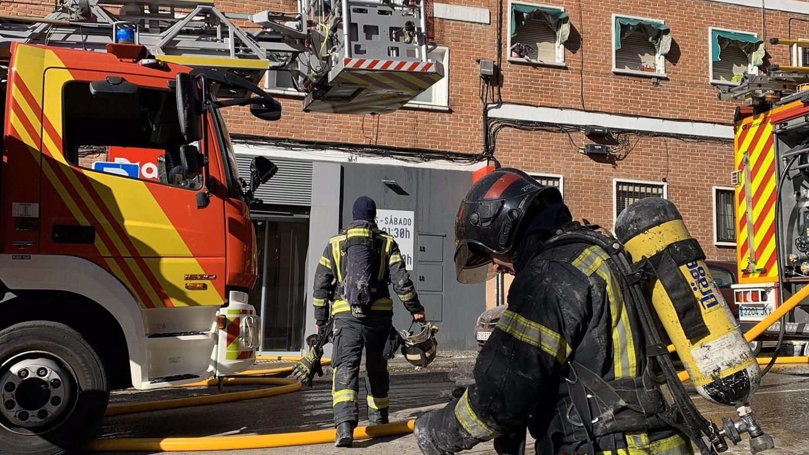 Un incendio sin heridos calcina una vivienda en Carabanchel