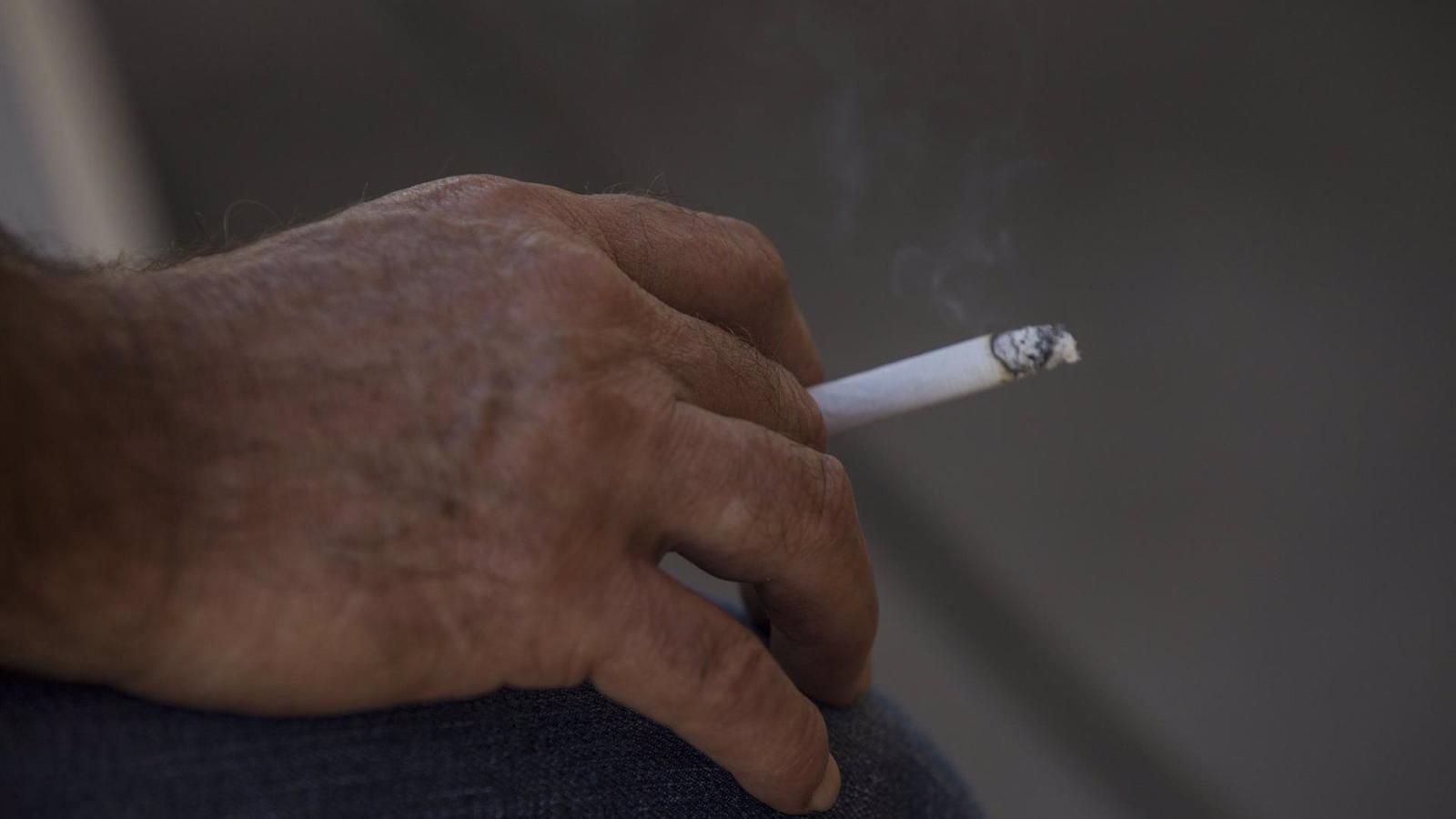 Escudero defiende que la decisión de prohibir fumar en terrazas se debe tomar a nivel nacional