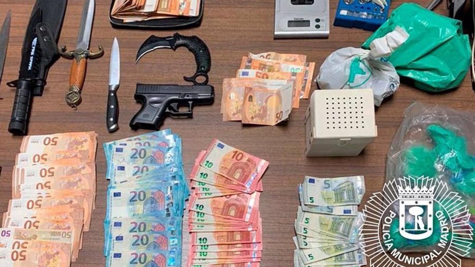 Un 'vuelco' deja al descubierto otro narcopiso en Vallecas, con 8 detenidos y diversa droga incautada