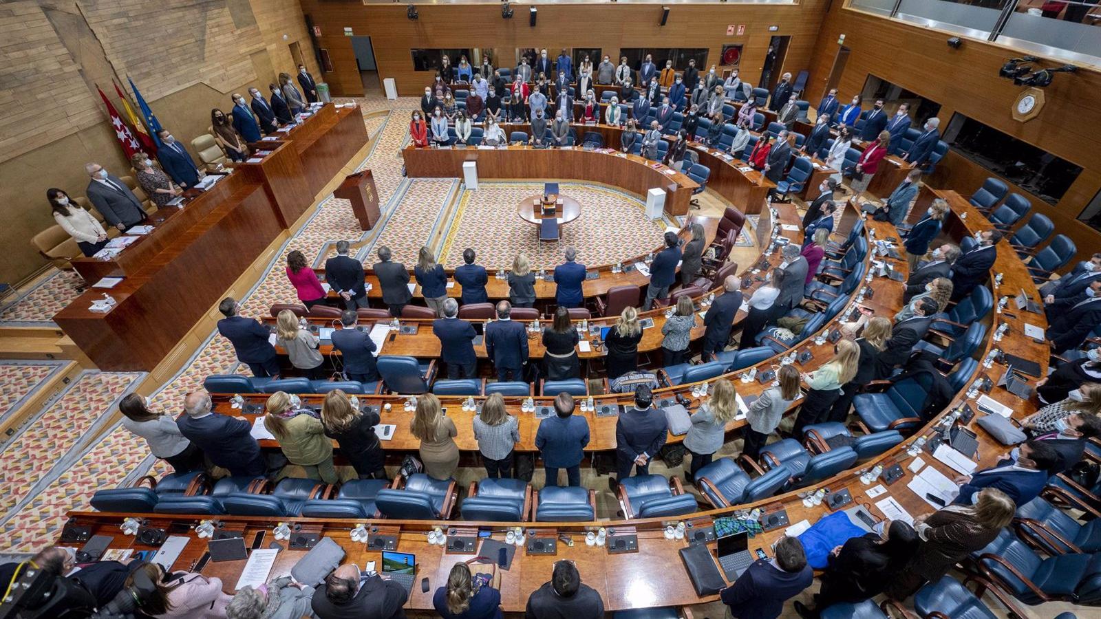 El PP se muestra abierto a reducir los diputados regionales a propuesta de Vox