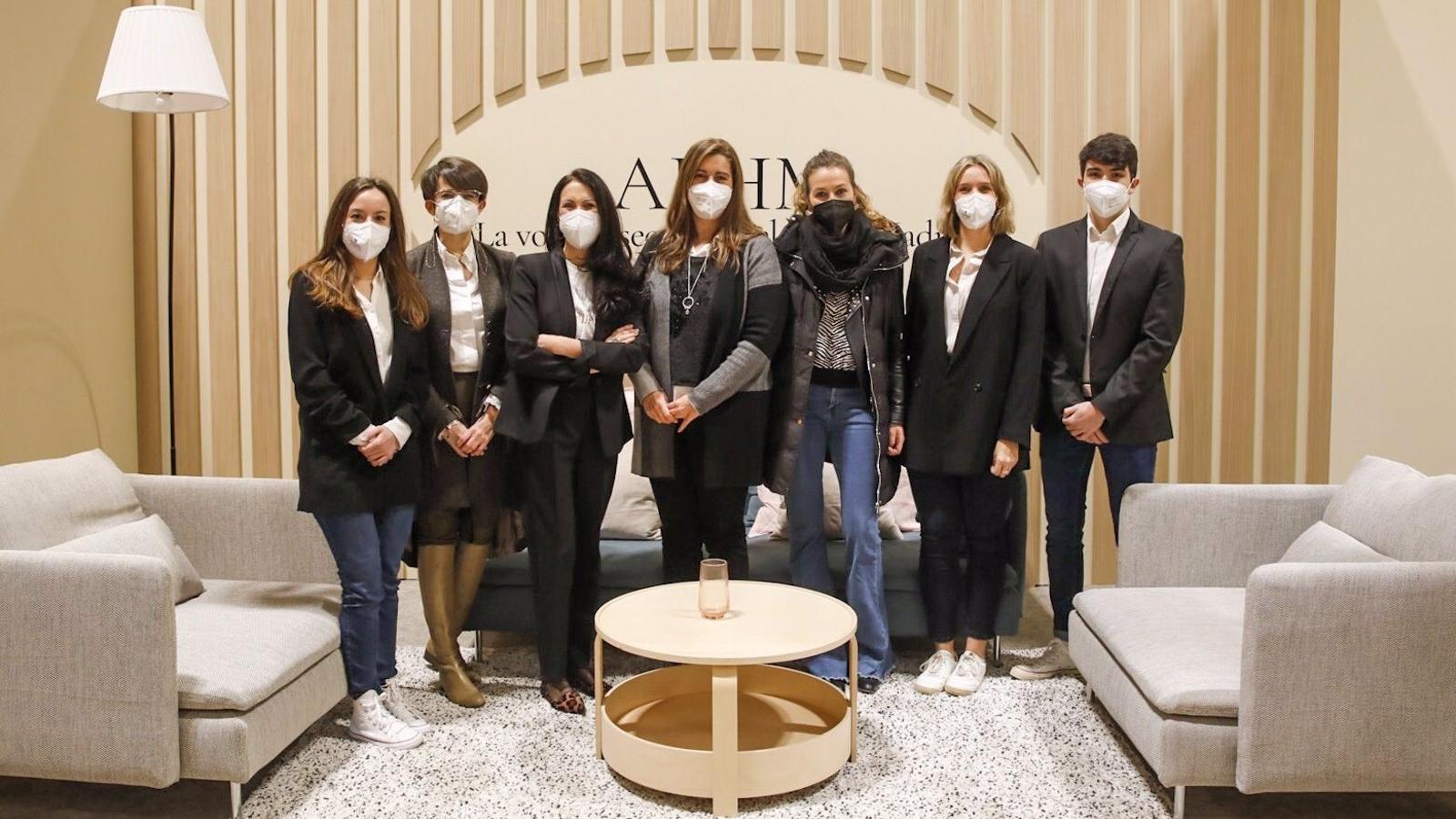 Los hoteleros de Madrid donan a Cáritas su stand sostenible en Fitur para dar estabilidad financiera a sus proyectos