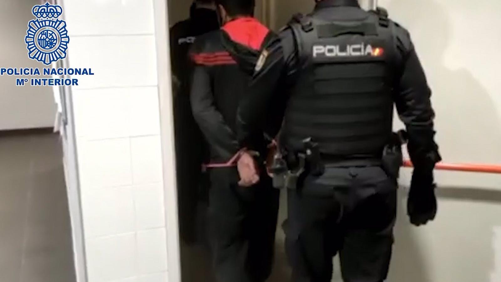 Detenidos tres individuos cuando robaban una cinta transportadora de grandes dimensiones en Móstoles