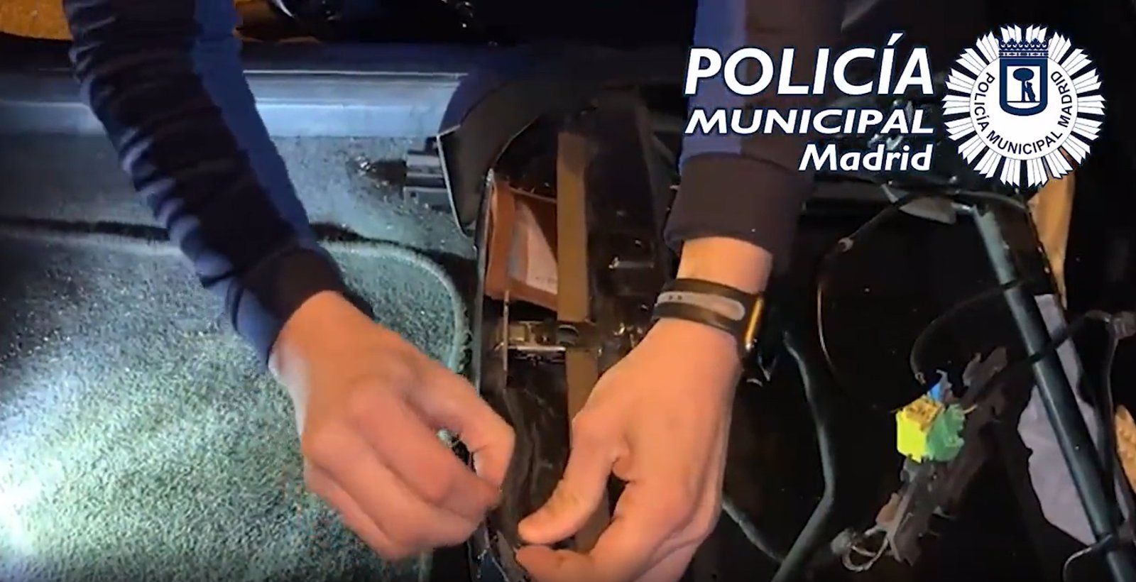 Detenido un conductor que ocultaba dosis de cocaína debajo del asiento