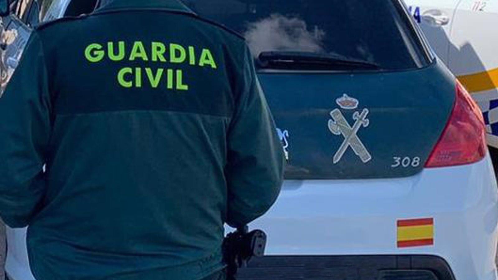 La Guardia Civil registra el despacho de la alcaldesa de Arroyomolinos y una empresa de servicios