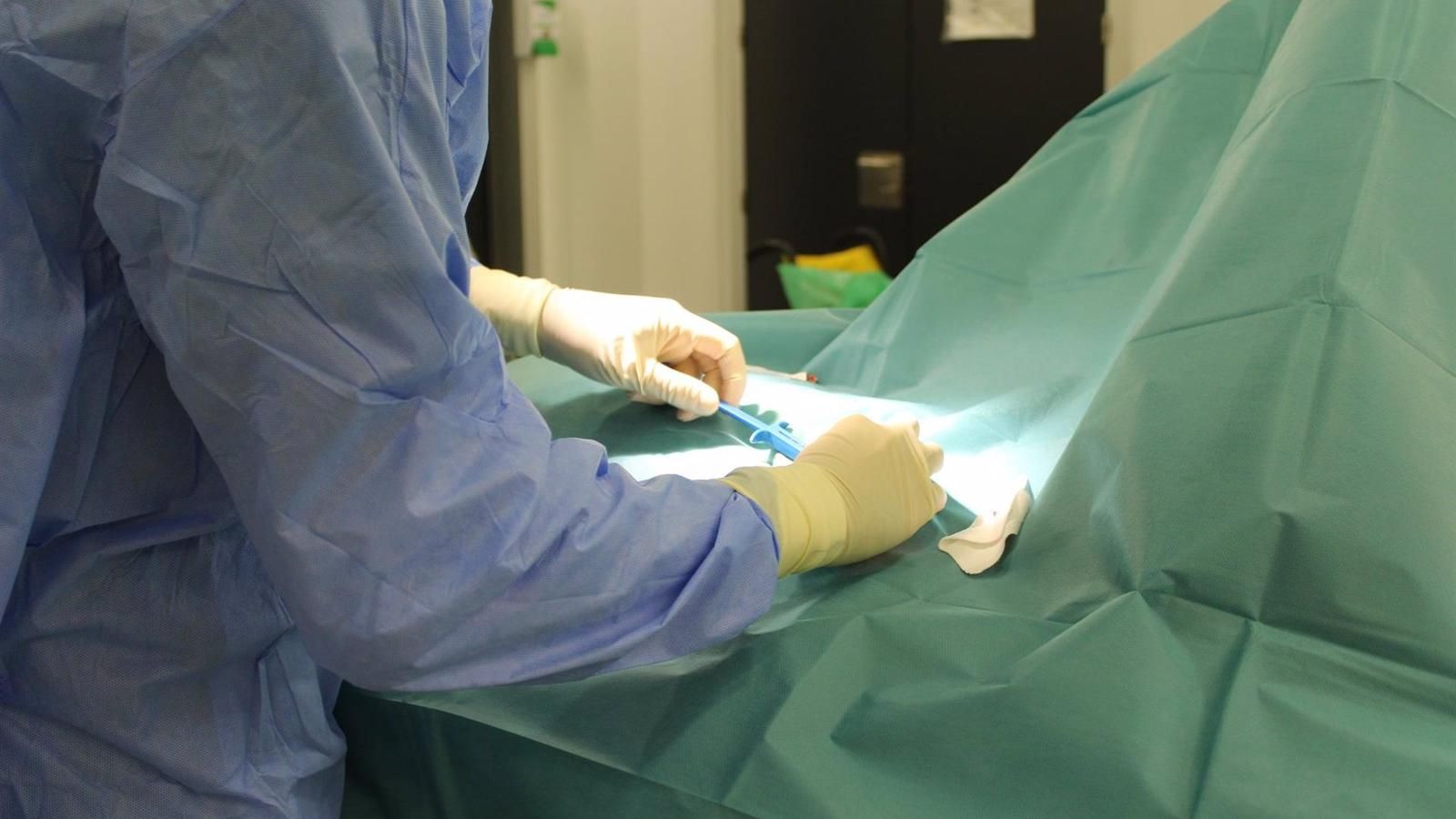 El Puerta de Hierro implanta un holter subcutáneo programable a distancia para controlar arritmias