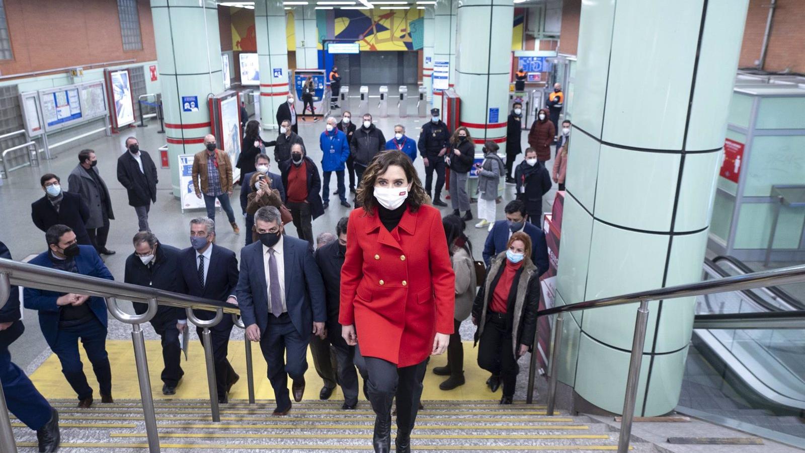 Díaz Ayuso defiende que PP el hace "su deber de oposición" con los fondos europeos y critica los "tintes autoritarios" del Gobierno