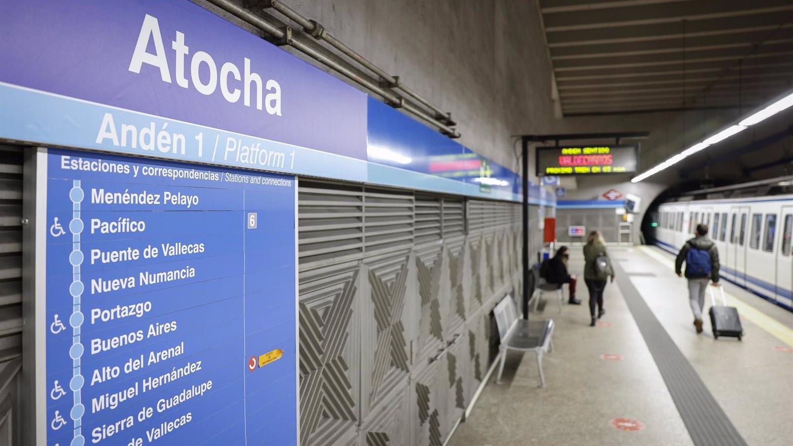 La estación de Metro de Atocha deja atrás el nombre Atocha Renfe tras cambiar en pórtico de acceso, planos y web