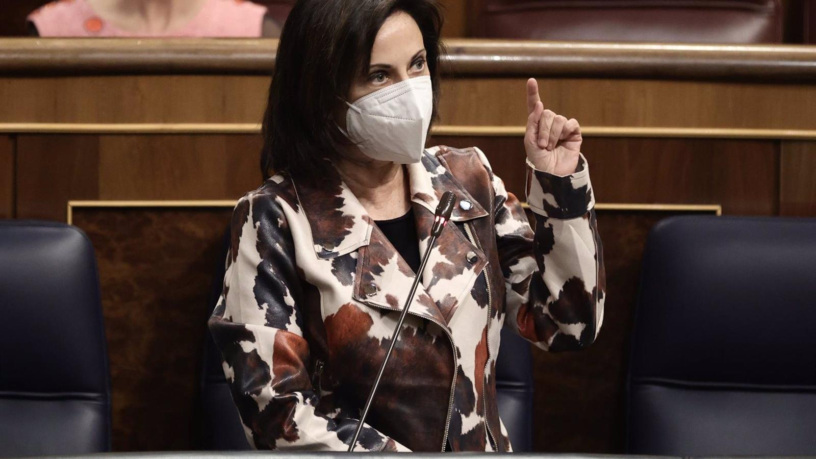 Robles responde al 'No a Guerra' de sus socios: "Déjense de eslógan y trabajemos por la paz de verdad"