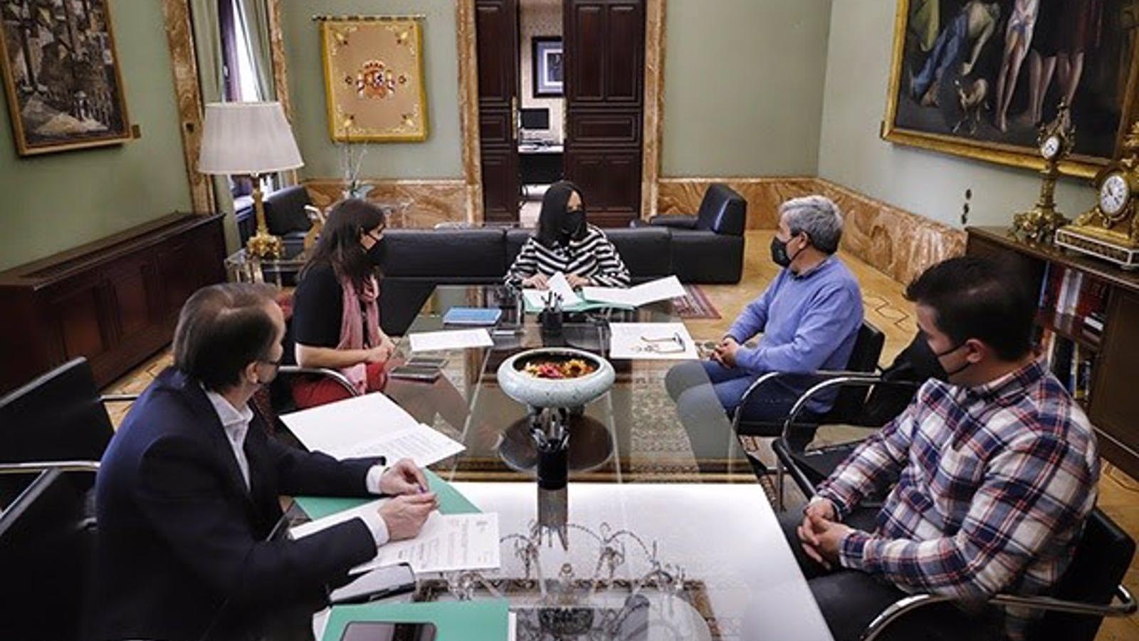 Los agricultores madrileños se reúnen con la Guardia Civil para intentar atajar el incremento de robos en el campo