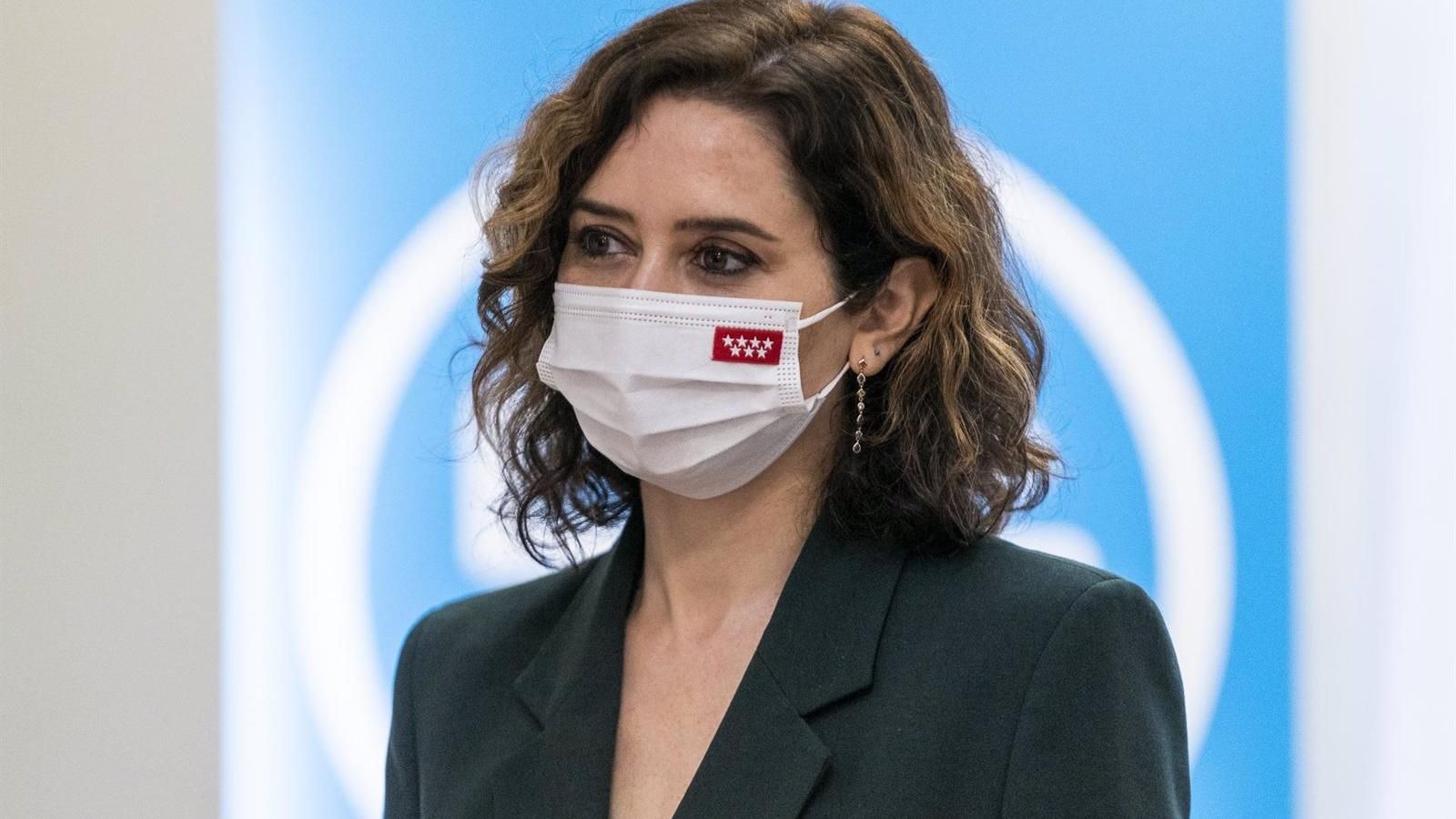 Díaz Ayuso cree que la mascarilla al aire libre se tendría que haber dejado de usar "hace mucho"