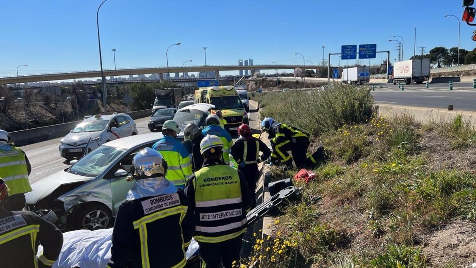 Herida una mujer embarazada y un hombre en un accidente entre dos coches en la A-1