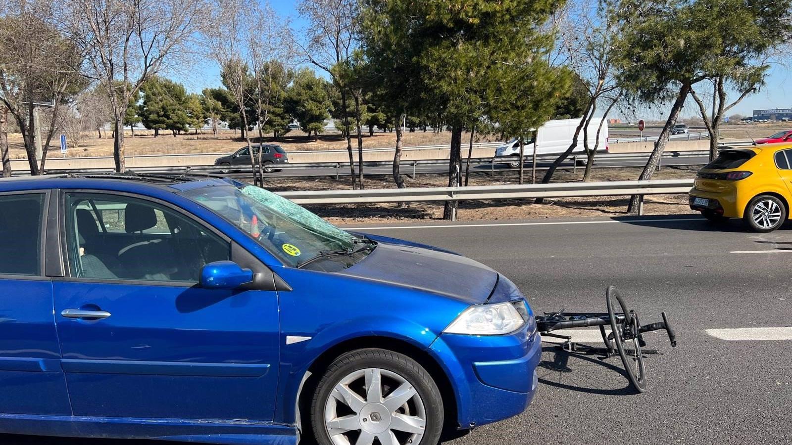 Herido muy grave un ciclista atropellado por un coche en la M-506