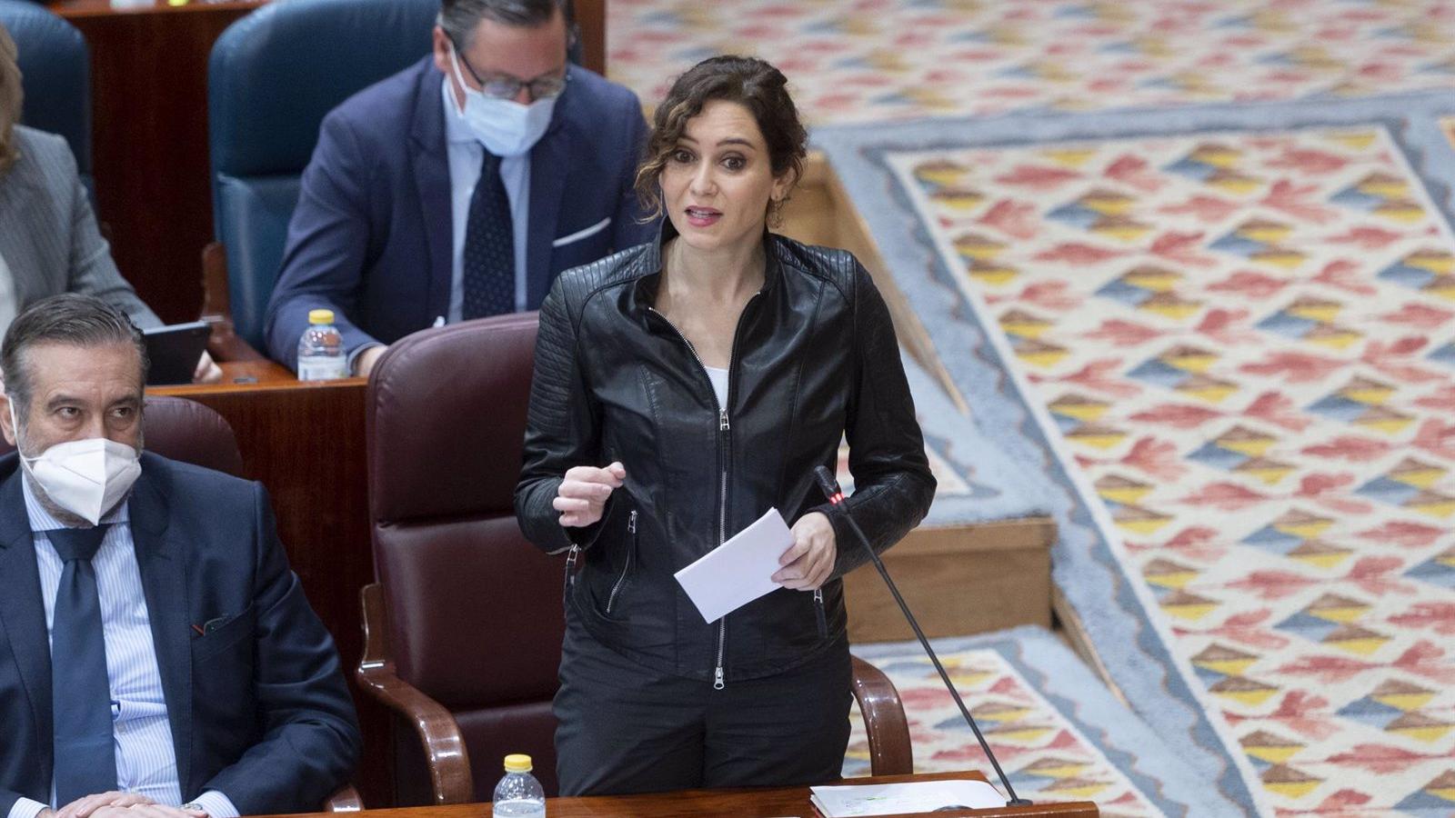 García acusa a Ayuso de regar con "contratos a dedo" y ella le reta a que lo demuestre o dimita "por falsa"