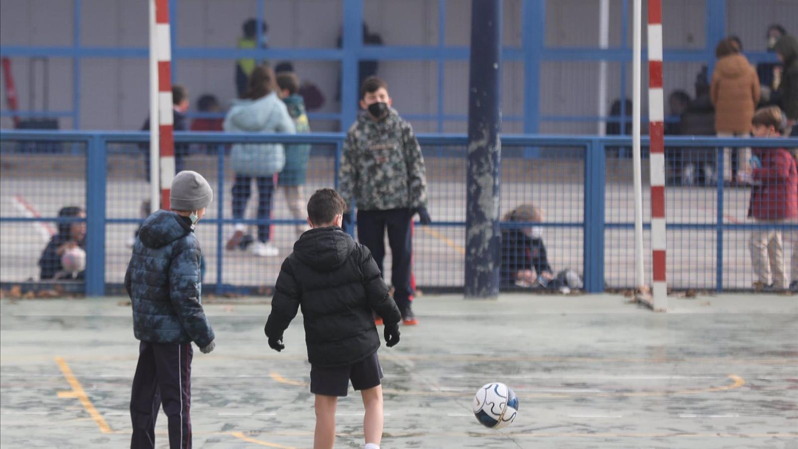 La Comunidad ha cubierto 6.500 bajas de profesores por Covid-19 desde Navidad