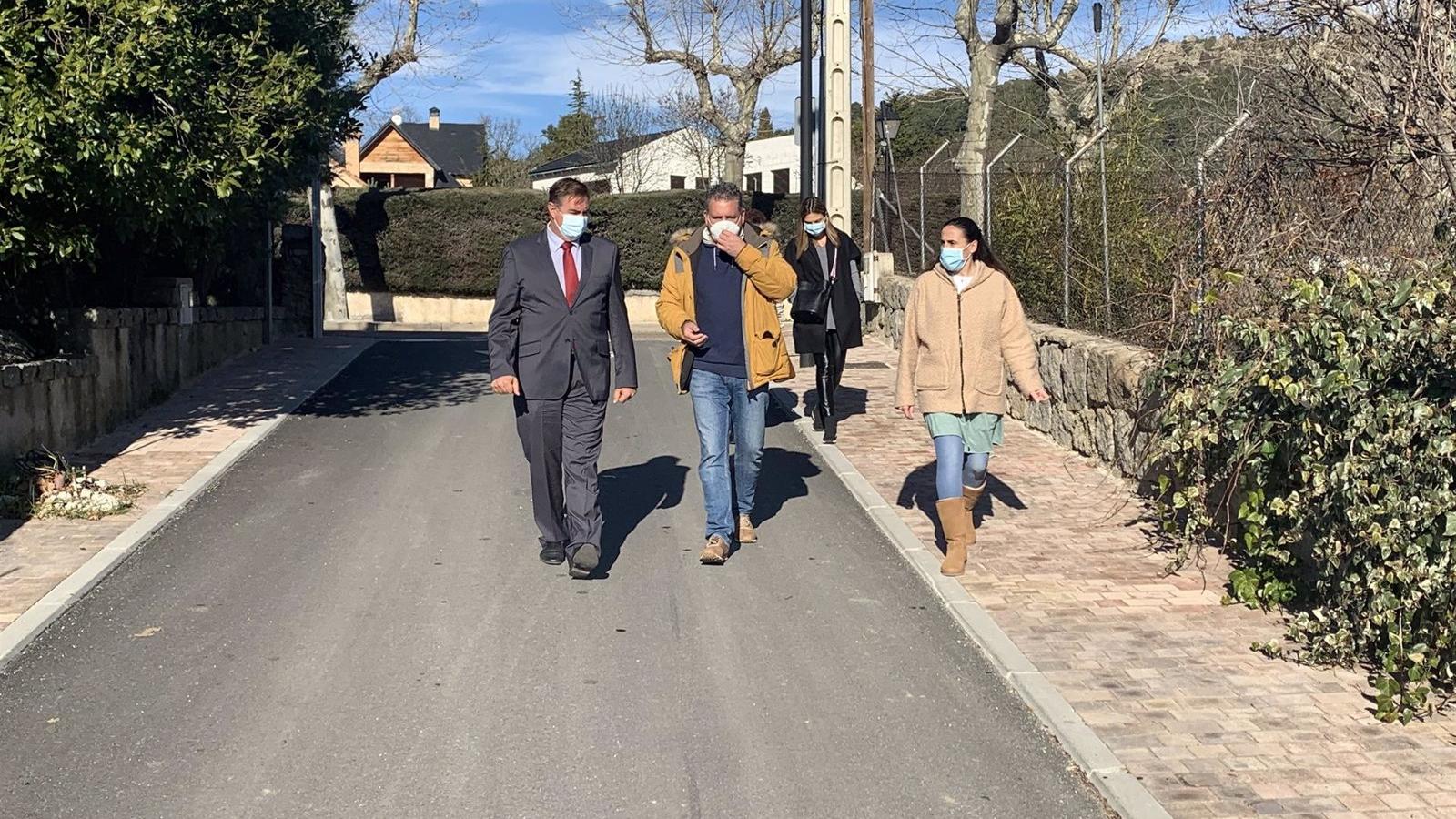 La Comunidad finaliza la remodelación de ocho calles de Becerril de la Sierra y anuncia la urbanización de otras cuatro